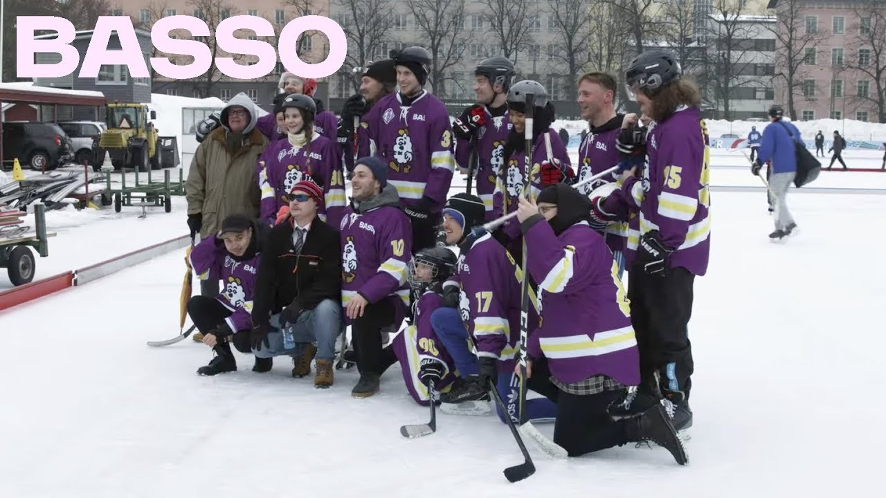 Pipolätkää! Basson joukkueessa mm. Roni Bäck, VilleGalle, Reino Nordin ja Ina Mikkola