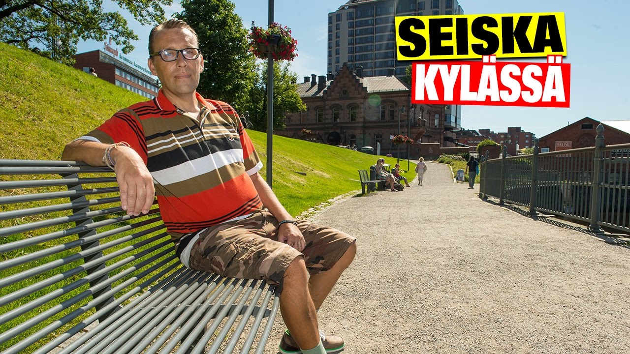 Näin Hymyjen maa -dokumentin Tuomas Kelalla menee: melkoinen muusikko