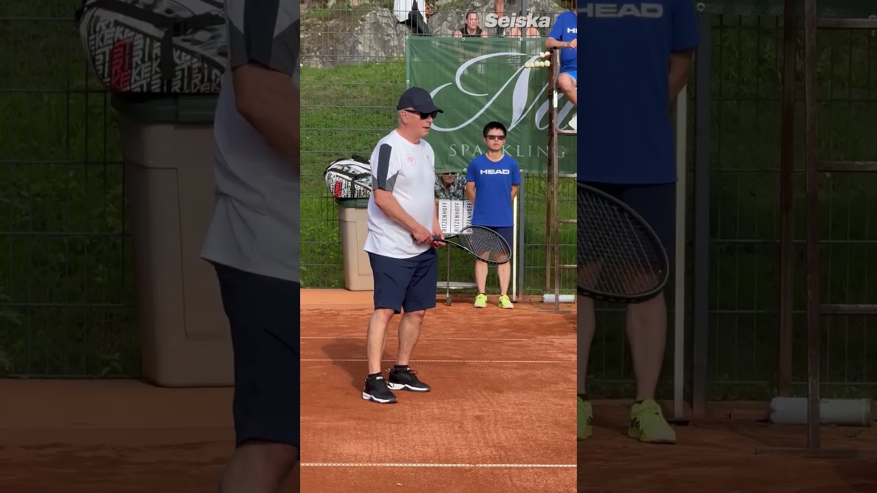 Sauli Niinistö ja Teemu Selänne pelaavat tennistä