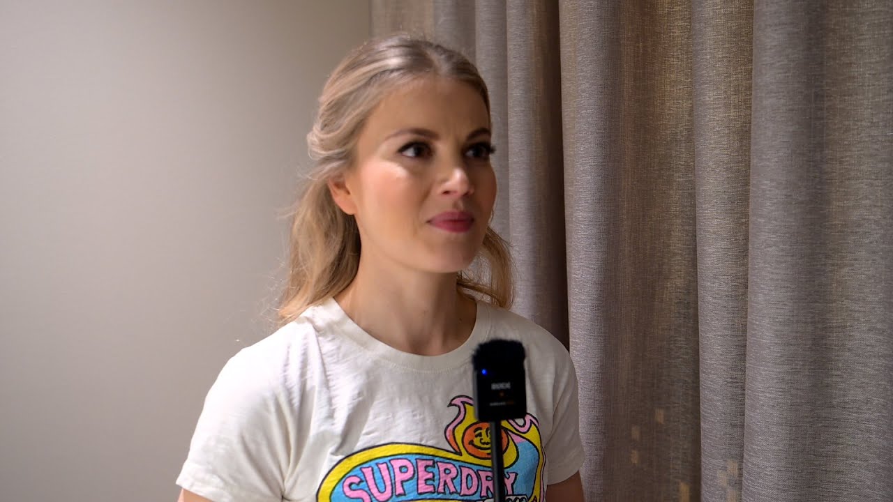 Janni Hussin Harri-koira sai lennolla aikaan kaaoksen