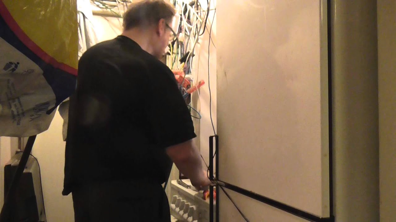 Valvontakameran johdotusta ja käytttöön ottoa