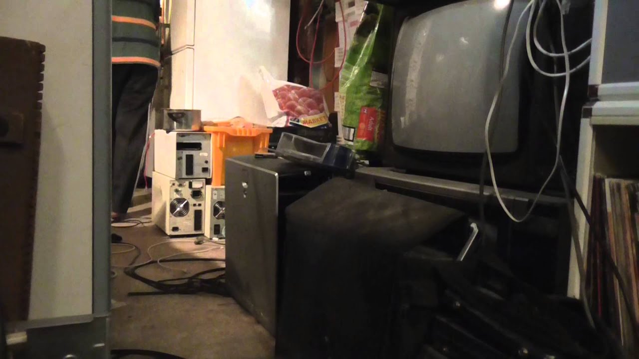 Tule kanssani kylpyyn ja katselemaan televisiota