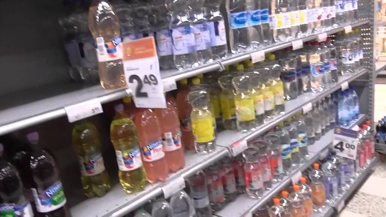 Poikkesin kaupassa : Pullonpalautus ja Viinan sekaan lantrinkia