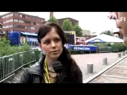 BB-Tuuli Vuokola haastattelussa Stara Jetset -bileissä 9.7.2009