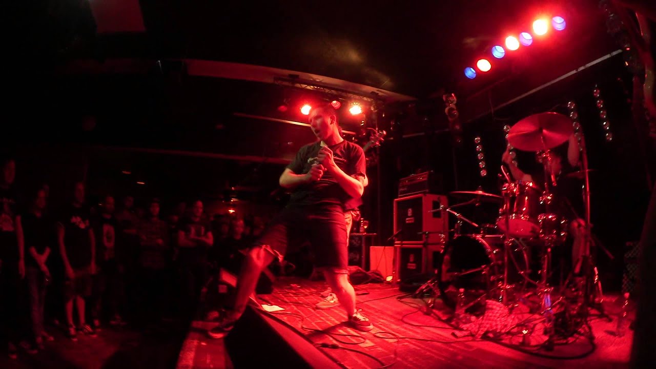 Basso kentällä: Total Recall @ Kuudes Linja 27.4.2014